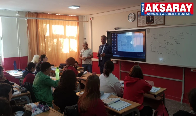 Tarihi binada öğretmen ve öğrencilerle görüştü