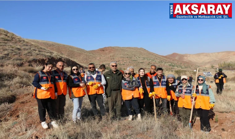 Fidan dikmeye AFAD gönüllüleri de katıldı