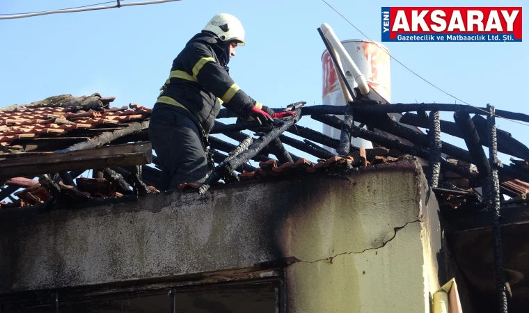  İKİ KATLI MÜSTAKİL EVDE YANGIN  9 Kişi dumandan etkilendi