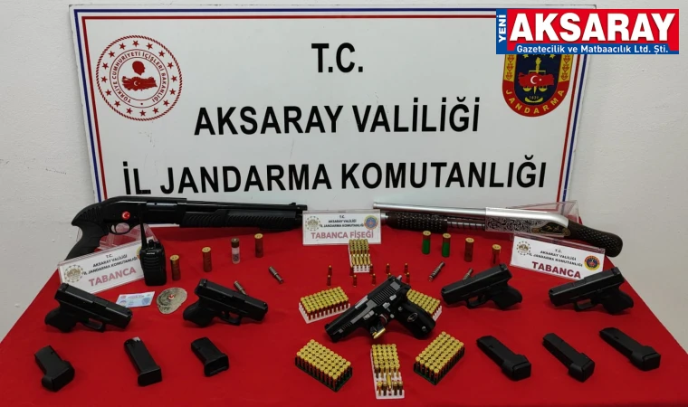 ‘Biz polisiz’ diyerek silah ticareti yapıyorlarmış