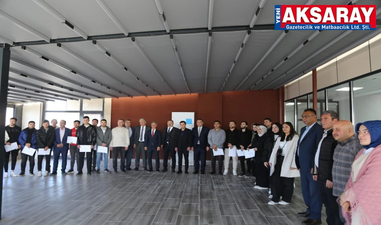 Eğitim alan öğrencilere sertifika verildi