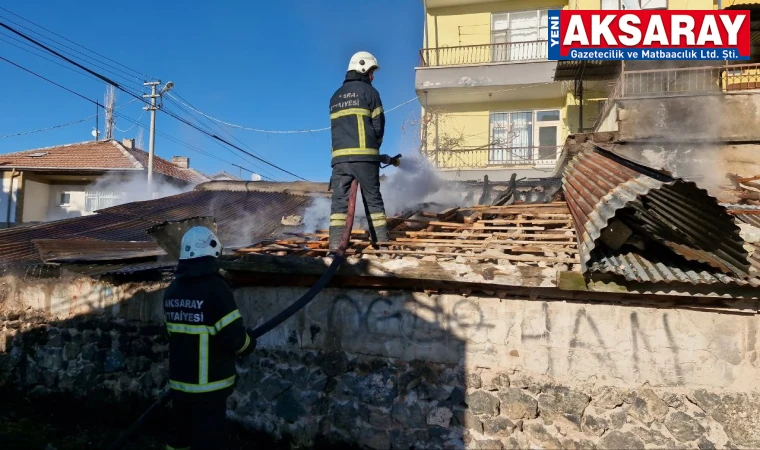 Odunlukta çıkan yangın paniğe neden oldu