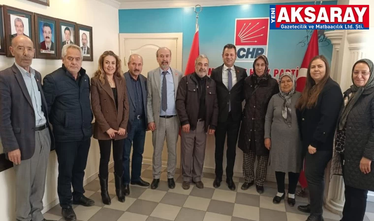 CHP yeni katılanlara rozet taktı