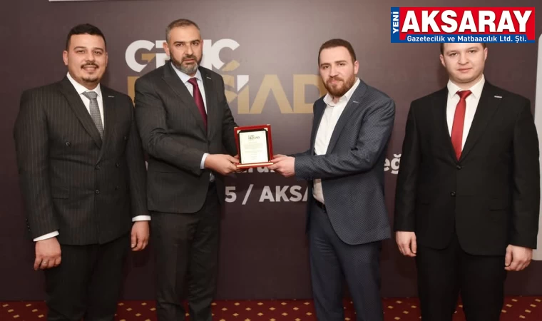 Emeği geçenlere plaket verildi