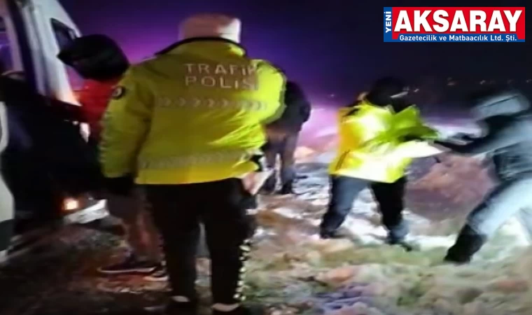 Otobüs ve Minibüs yolcuları kara saplandı