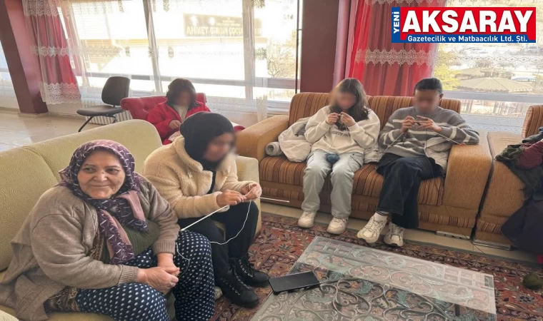 Sevgi evlerinin çocukları huzurevinde sevgi ördüler