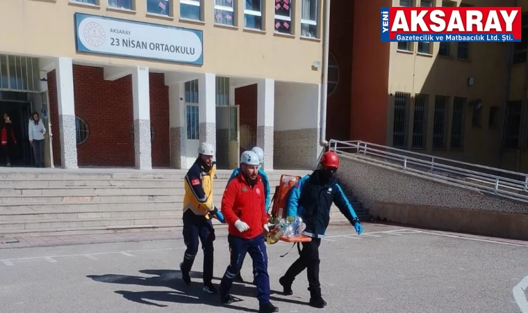 Deprem tatbikatında tahliye sahneleri