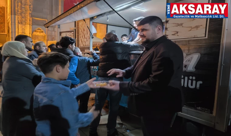 Kadir Gecesi’nde lokma dağıttılar