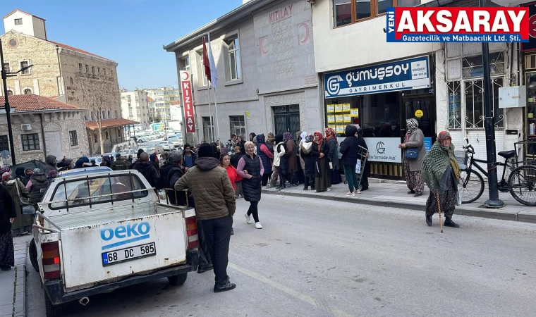 Kızılay yardımı izdihama neden oldu