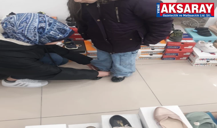Muh­tar ön­cü­lü­ğün­de ih­ti­yaç sa­hip­le­ri se­vin­di­ril­di