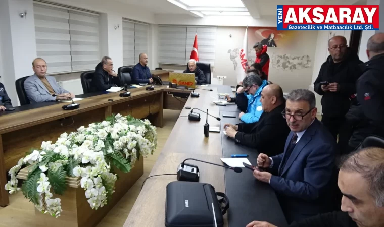 VALİ KUMBUZOĞLU: 160 per­so­nel­le karla mü­ca­de­le­miz sü­rü­yor