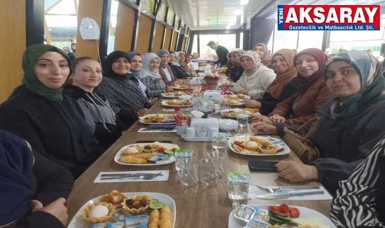 Ak kadınlardan hoşgeldiniz kahvaltısı