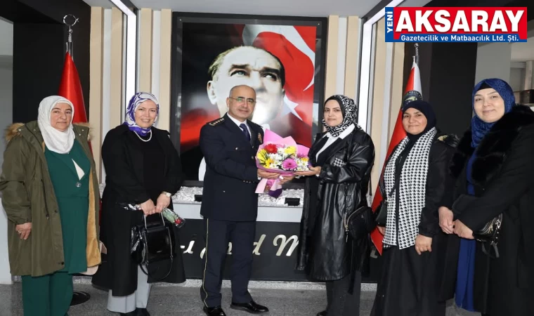 AK kadınlardan Polis Haftası ziyareti