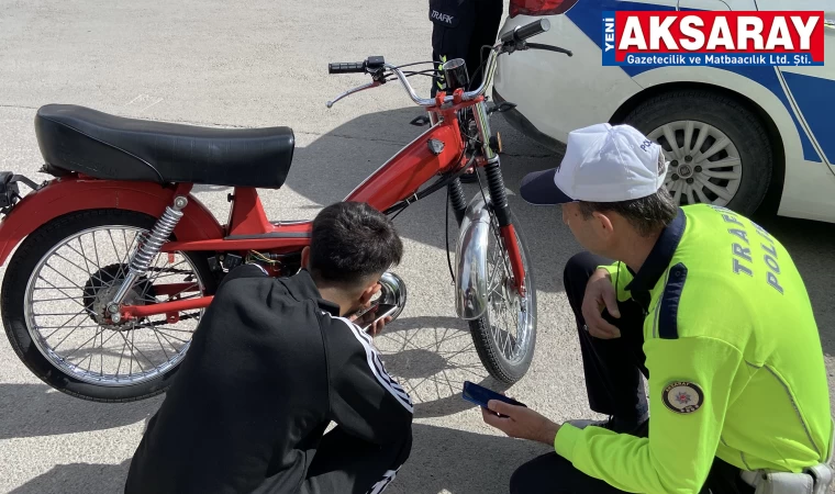 Aynasız, kasksız motosiklet sürücüsüne 26 bin 965 lira ceza kesildi