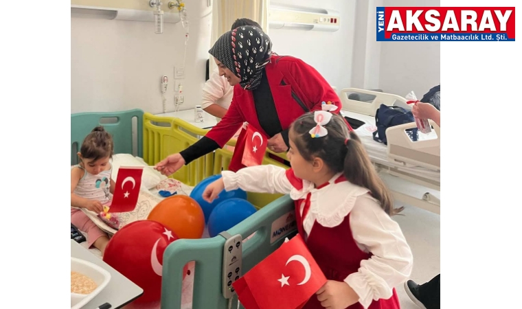 Hastanedeki çocuklara bayram hediyesi