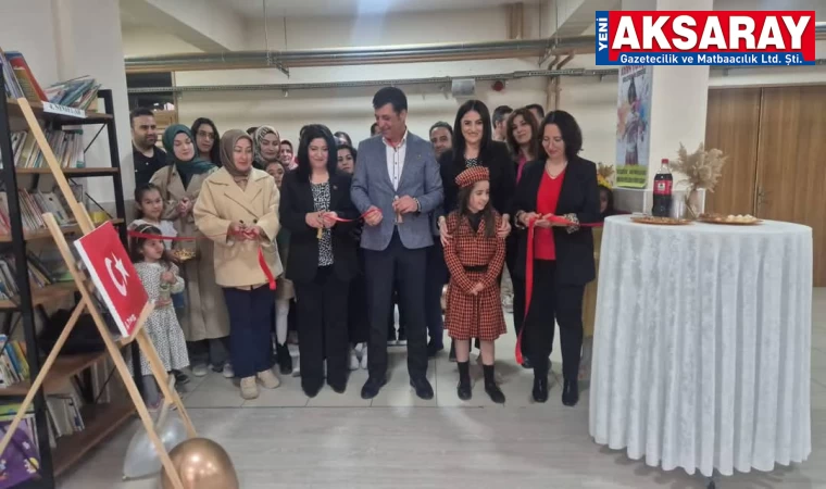 Küçük ressam sergi açtı