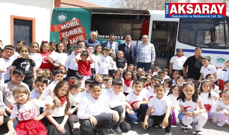 Mahallenin çocuklarına 23 Nisan kutlaması