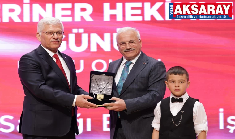Vali Kumbuzoğlu’na Dünya Hekimler Günü’nde Onur Plaketi
