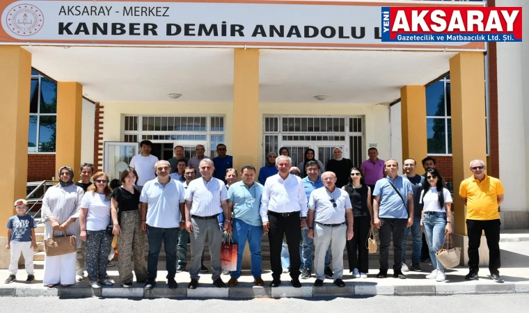 Öğretmenlere mesleki çalışmalarında başarılar diledi