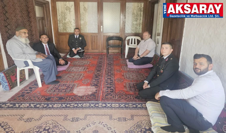 Şehit ailelerini ziyaret etti