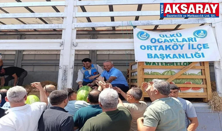 Şehitler için karpuz dağıtıldı