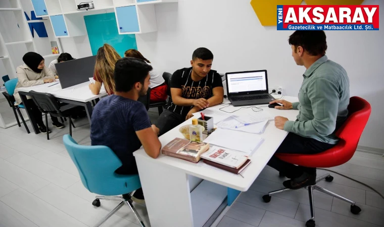 Tercih danışmanları öğrencilerin yanında