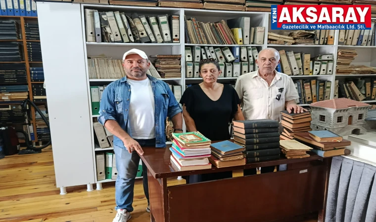 Azmi Millî Müzesi’ne kitaplarını bağışladı