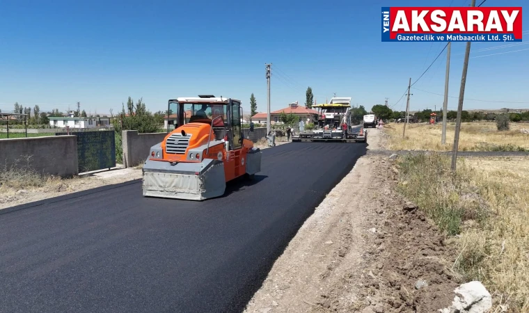 Bazı yollara sıcak asfalt atılıyor