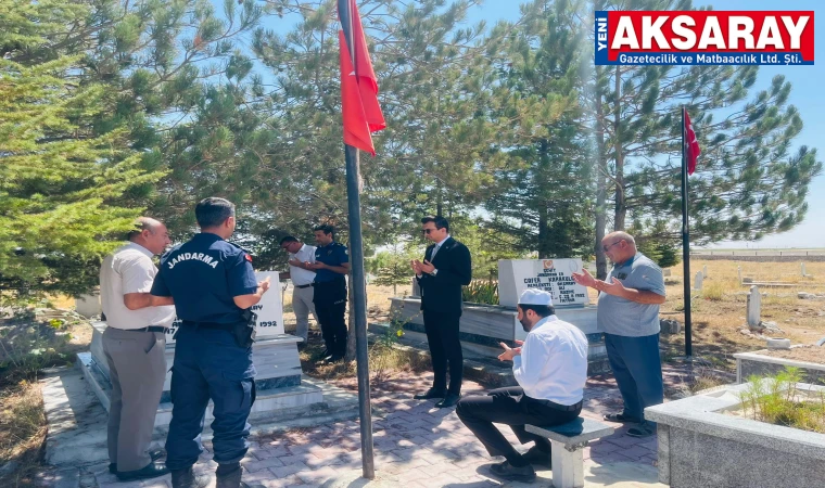 Şehit kabirlerini ziyaret etti