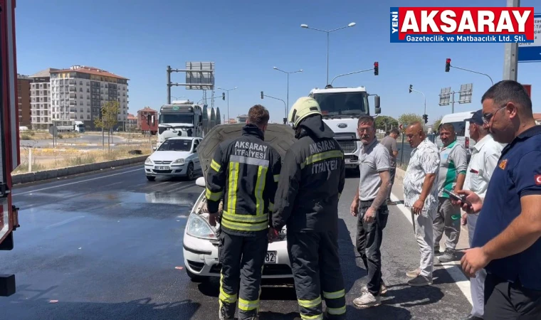 Seyir halindeki otomobilde yangın paniği  