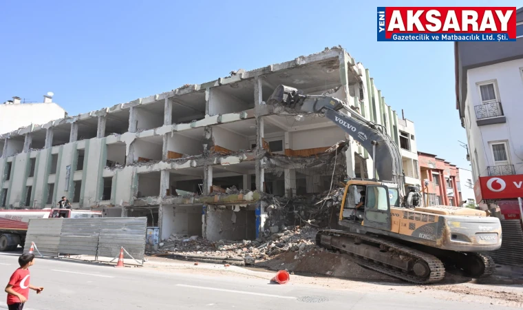 Şişman İş Hanı da yıkılıyor