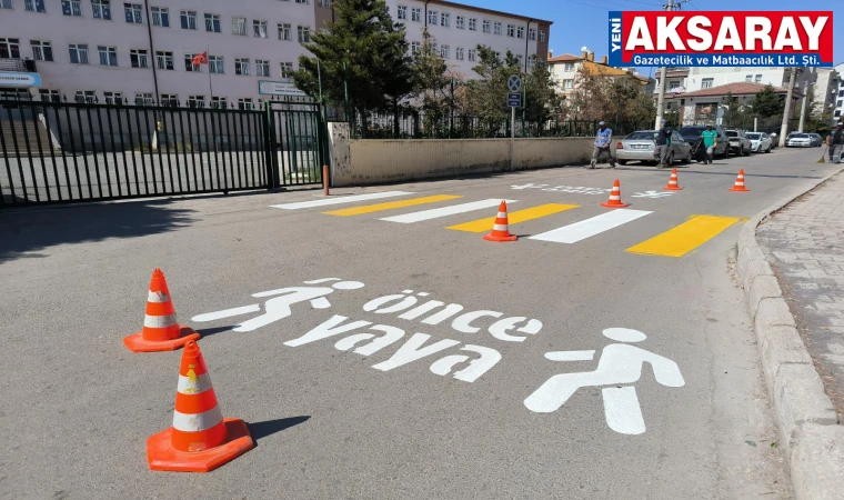 Yaya geçidi çizgileri yenilendi