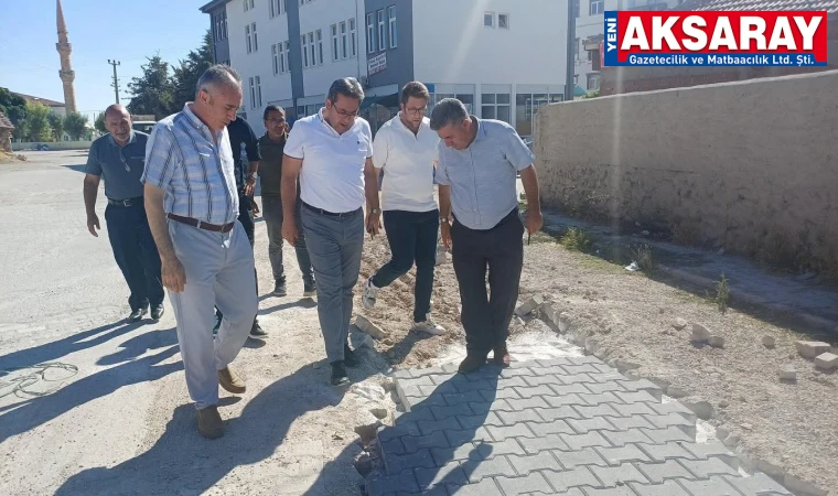 Yolları parke taş olmayan köy kalmıyor