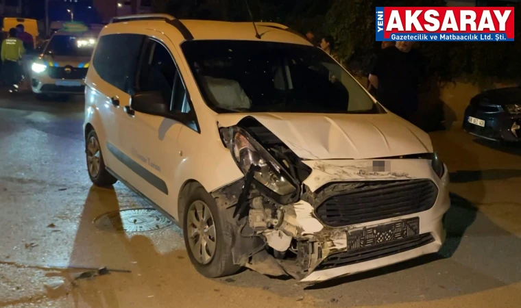 Hafif ticari araç kamyonetle çarpıştı: 3 YARALI