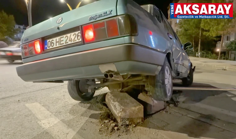 Refüje çıkan aracın sürücüsü kaçtı