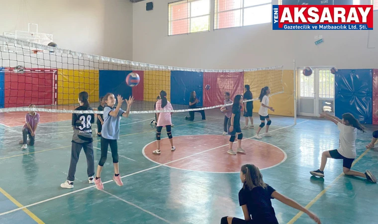 SULTANHANI'NDA SPORA YAZ MOLASI YOK Futbol ve voleybol kursları okul döneminde de sürecek