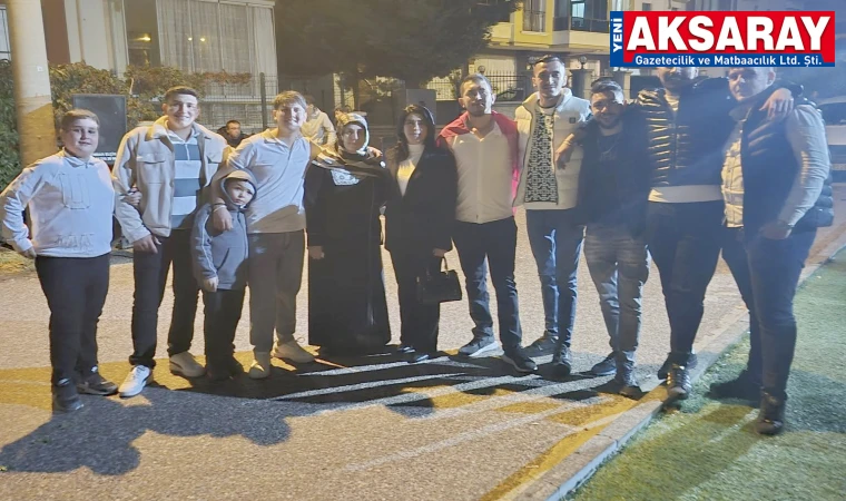 Asker kınasında gençleri yalnız bırakmadı