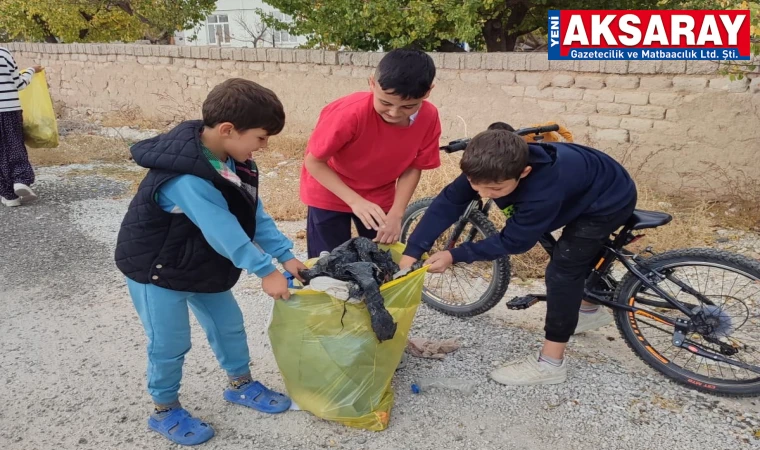 EŞMEKAYA’DA ÖRNEK DAYANIŞMA  Camiden okula, sokaktan parklara temizlik seferberliği