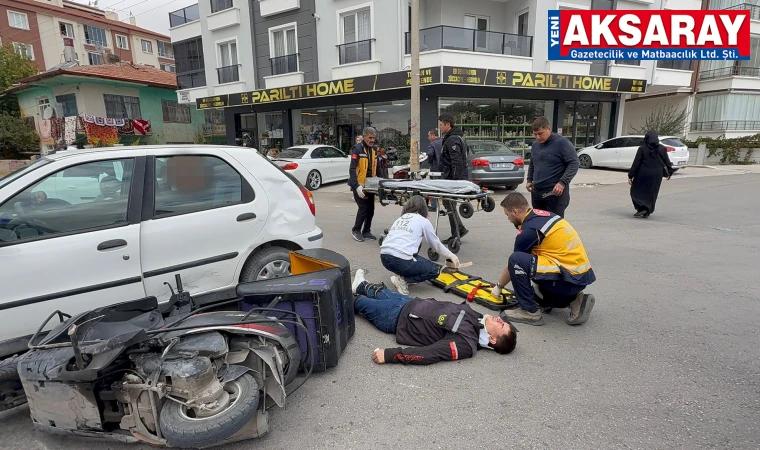 Motosiklet ile otomobil çarpıştı