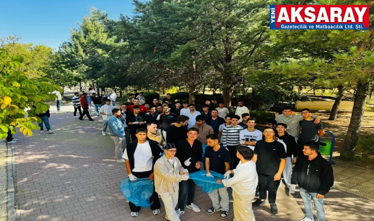 ÖRNEK OLDULAR Okul çevresini temizlediler