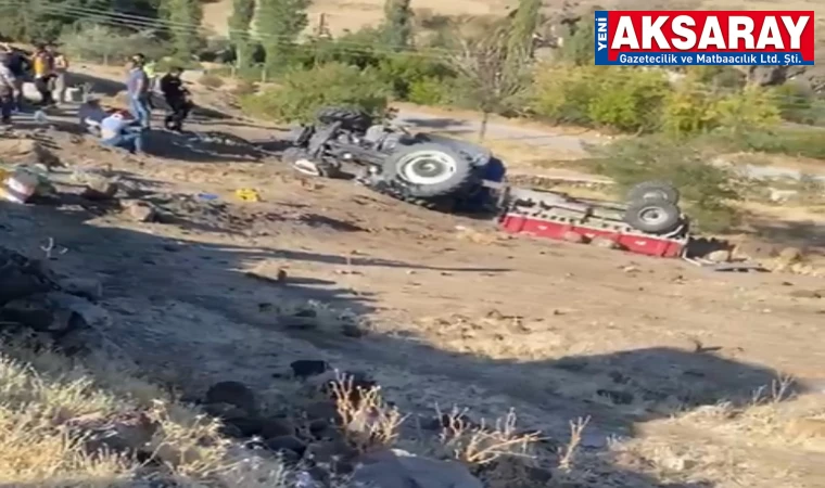 Traktör devrildi, baba oğul altında kaldı