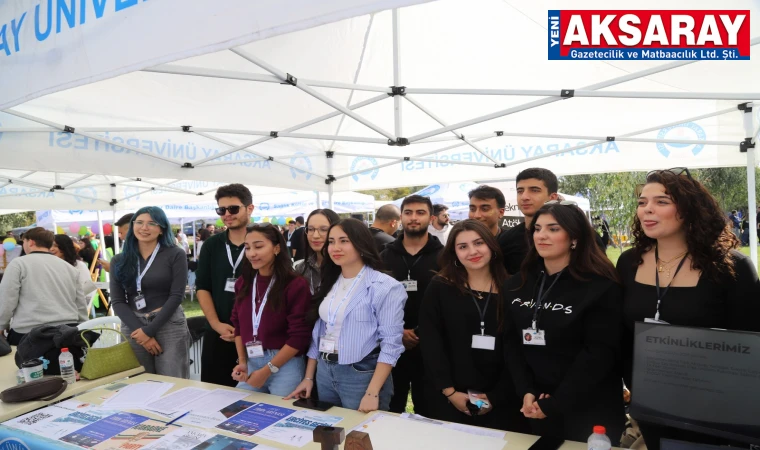 Üniversite kampüsünde İğde Şenliği