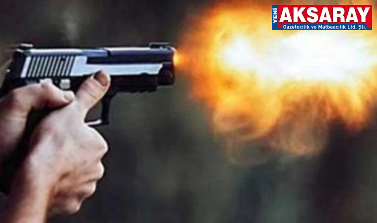 Arkadaşını silahla kovaladı