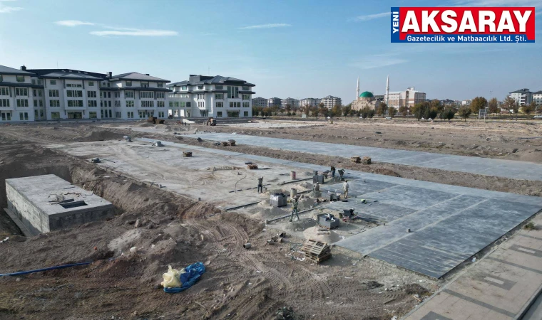 Yeni Belediye önünde park çalışmaları sürüyor
