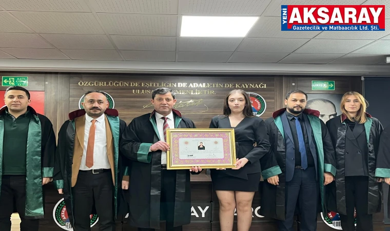 Genç avukatlar cübbe giydi