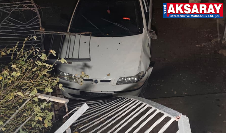 Yoldan çıkan otomobil bahçeye uçtu