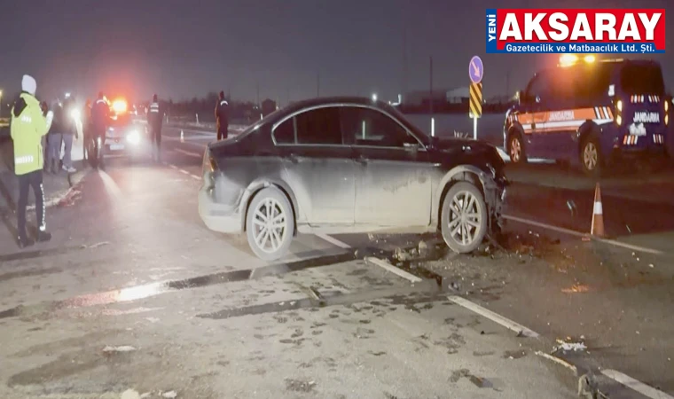 2 YARALI Otomobille çarpışan minibüs şarampole takla attı