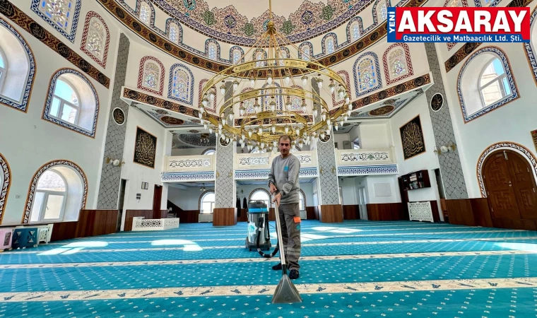 CAMİLERDE HİJYEN SEFERBERLİĞİ Camileri pırıl pırıl yapıyorlar