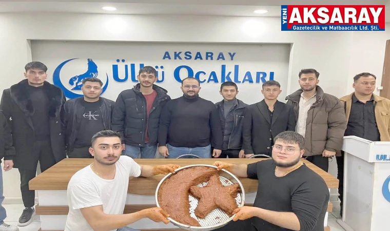 Çiğ köfteden ay yıldız yaptılar