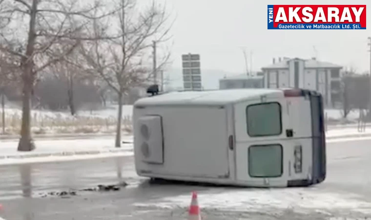 Minibüs yan yattı, facia kıl payı atlatıldı